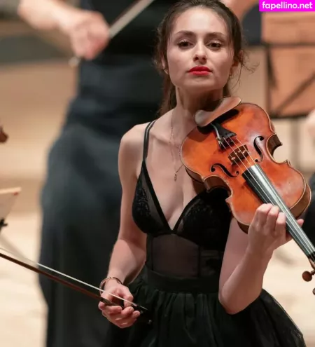 Esther Abrami OnlyFans Thumbnail #QTnRnBg5Bb