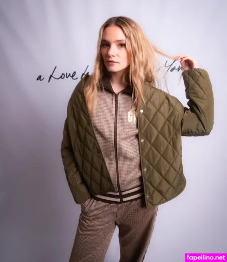 Esther Graf OnlyFans Thumbnail #G5We58XpAh