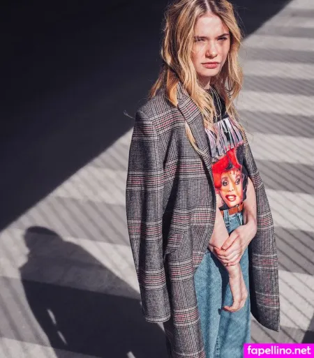 Esther Graf OnlyFans Thumbnail #R3nEdExDMv