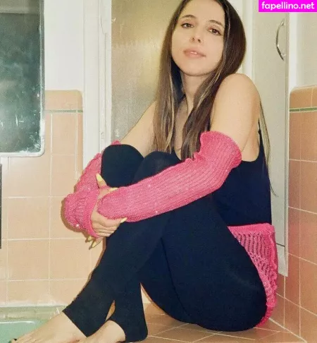 Esther Povitsky OnlyFans Thumbnail #C3E5X8VHoW