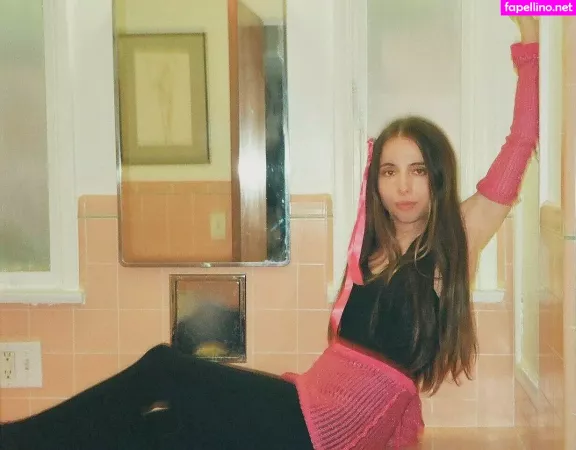 Esther Povitsky OnlyFans Thumbnail #efxFNq0CLv