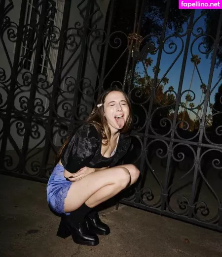 Esther Povitsky OnlyFans Thumbnail #tMFfcmX2db