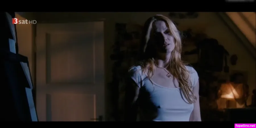 Esther Schweins OnlyFans Thumbnail #xmM99u1XNb