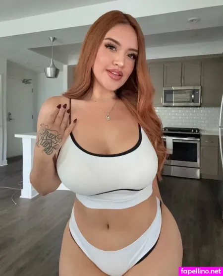 Estrelluxy OnlyFans Thumbnail #BUVVeTJxw0