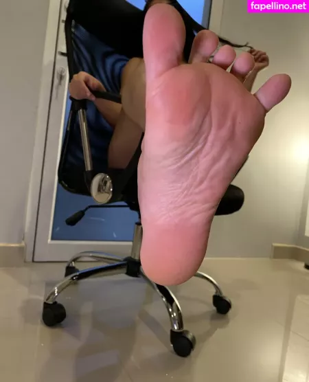 Eurasian Feet OnlyFans Thumbnail #OBl6V9pAd2