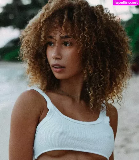 Eva Gutowski Main Profile Photo