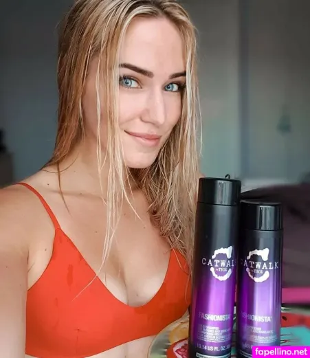 Eva Mikulski OnlyFans Thumbnail #OCAH60diQw