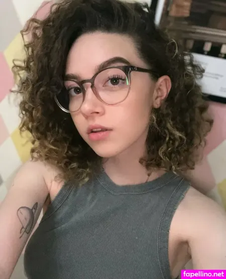 Evacurlysue OnlyFans Thumbnail #KmAF9BmiKt