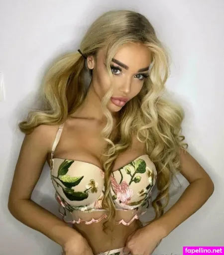 Evakisses OnlyFans Thumbnail #2HPxCWIoYH