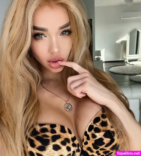 Evakisses OnlyFans Thumbnail #cNFodS9XAZ