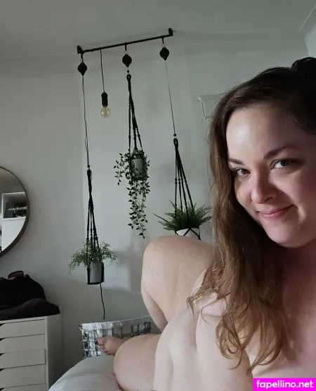 Evarosekiss OnlyFans Thumbnail #FGM1GdyiUM