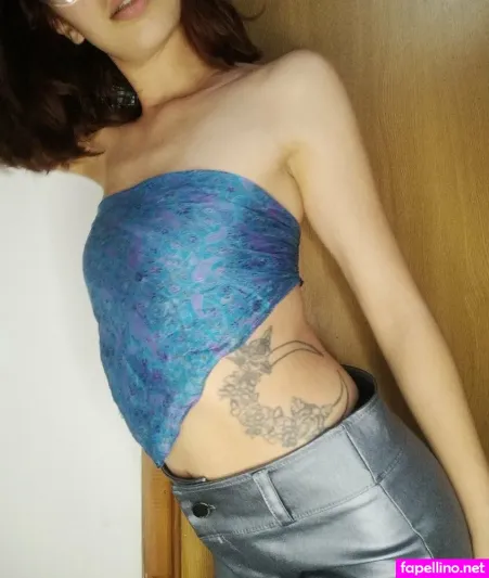 Evasilente OnlyFans Thumbnail #CFF9XDs8pL