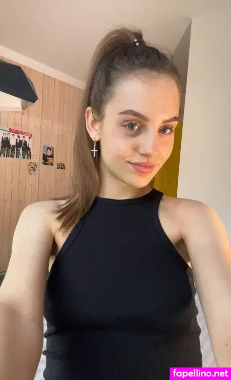 Evelina Kiss OnlyFans Thumbnail #dm9nq9Y31l