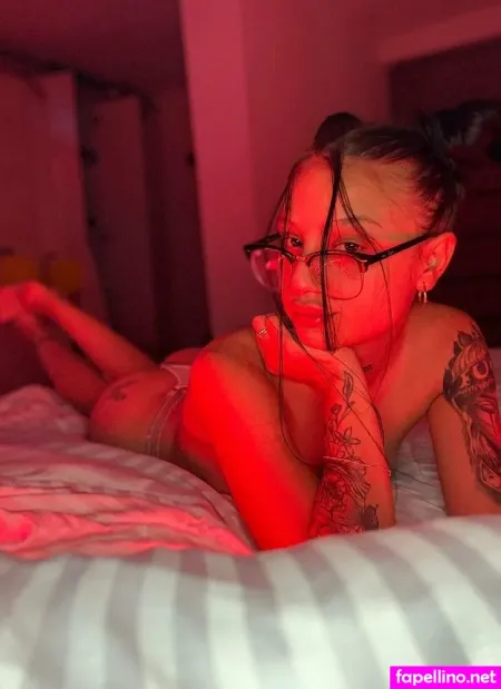 Eveline Dobre OnlyFans Thumbnail #NHIutw6jhl