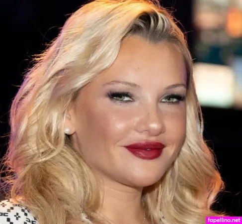 Evelynburdecki OnlyFans Thumbnail #krwdTBjzSI