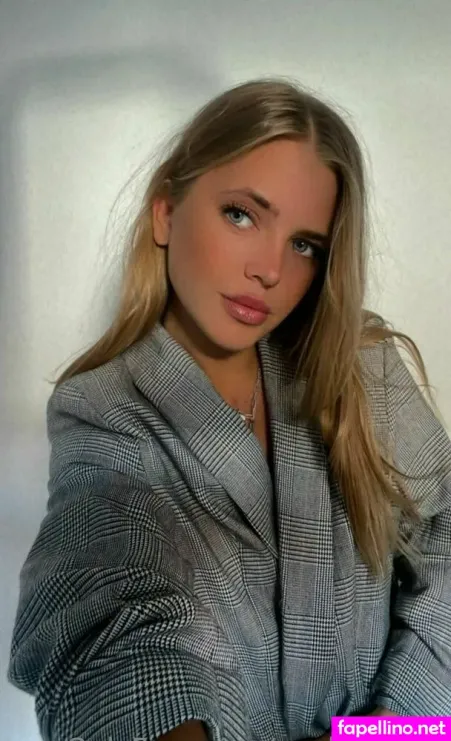 Evelynilyina OnlyFans Thumbnail #EuUxnIMmak
