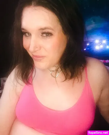 Evie X Main Profile Photo