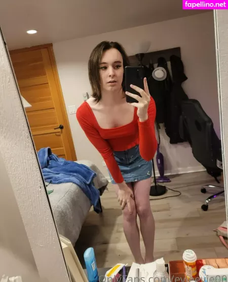 Evieevie00 OnlyFans Thumbnail #3QVSMhRgM6