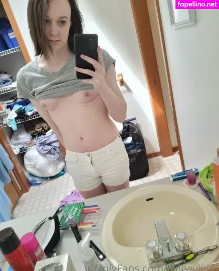 Evieevie00 OnlyFans Thumbnail #ALmX7JsYcW