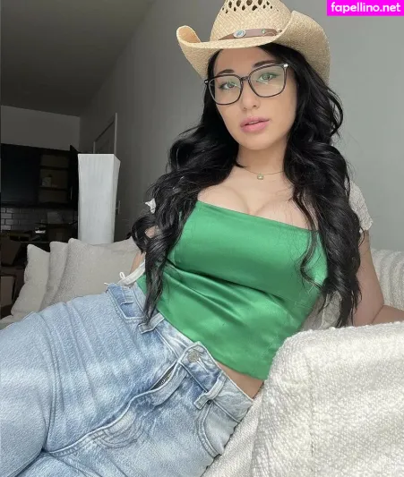 F1elly OnlyFans Thumbnail #5kEqe5Lx5Y