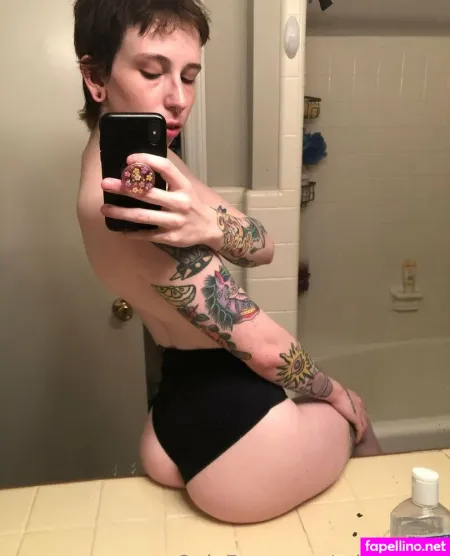 Faguettemikah OnlyFans Thumbnail #x8UDofb6xG