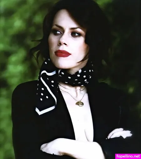 Fairuza Balk photo