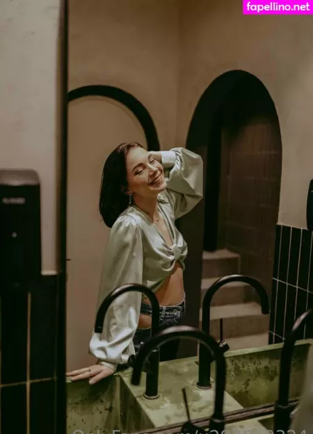 Fairy Gloria OnlyFans Thumbnail #B1KxGhandM