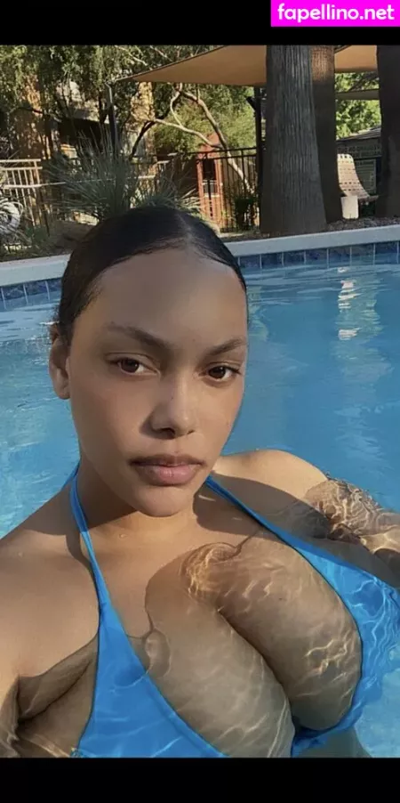 Famousaria OnlyFans Thumbnail #1YJdHECbsl