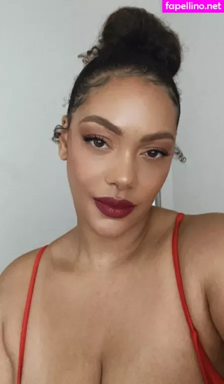 Famousaria OnlyFans Thumbnail #Tq49AeEJeJ