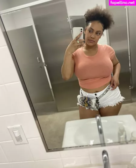 Famousaria OnlyFans Thumbnail #el4pb9oUeP