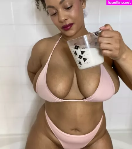 Famousaria OnlyFans Thumbnail #jNoDrqbqJG