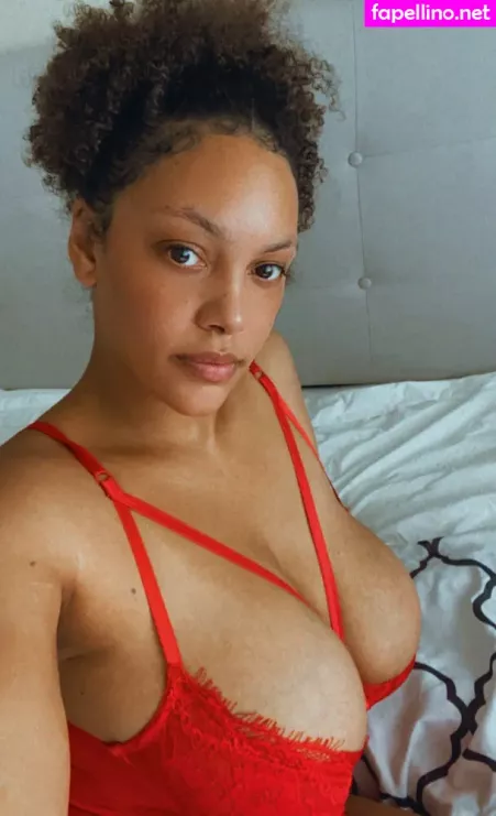 Famousaria OnlyFans Thumbnail #khskNs22gZ