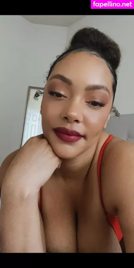 Famousaria OnlyFans Thumbnail #sOfsmsYEWx