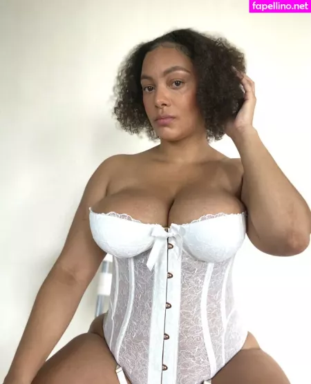 Famousaria OnlyFans Thumbnail #ygyVgaMmju