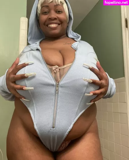 Famousstarkmarie OnlyFans Thumbnail #Oi905kVUjs