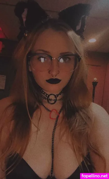 Fantasywest23sneakpeek OnlyFans Thumbnail #8Sdph05glo