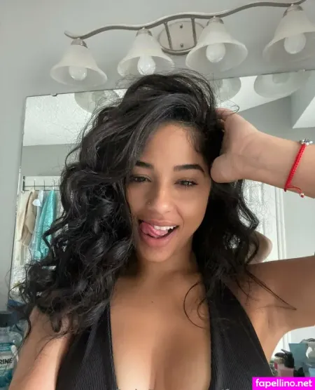 Farahdivaaa 1 OnlyFans Thumbnail #p2FLMTHxBZ