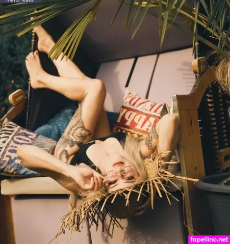 Farben Fuchs OnlyFans Thumbnail #J000P0z23v