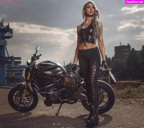 Farbenfuchs OnlyFans Thumbnail #bVlBmjXOsD