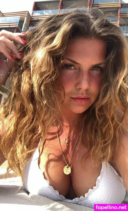 Farina Opoku OnlyFans Thumbnail #5elWGwx5kV