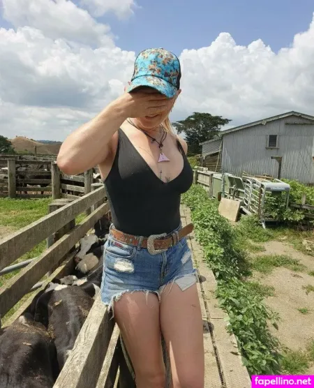 Farmgirllacy 1 OnlyFans Thumbnail #yML9Afk8dV