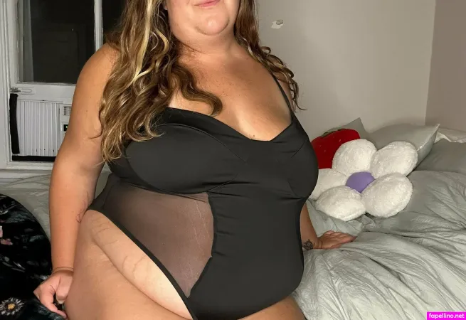 Fatbeachbabe OnlyFans Thumbnail #b9Q8w4AlPD