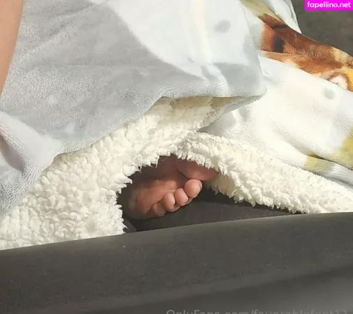 Favorablefeet11 OnlyFans Thumbnail #2IfGLenjnZ