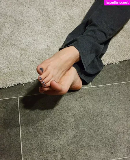 Favorablefeet11 OnlyFans Thumbnail #KRZk4DZw9x