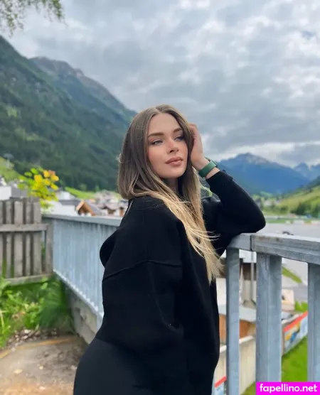 Favoriteemma OnlyFans Thumbnail #4dBFIqIRaC