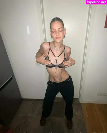 Favouriteredheadbella OnlyFans Thumbnail #4AmlRQXBlV