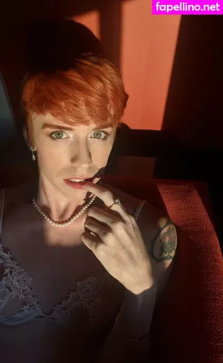 Faye Holloway OnlyFans Thumbnail #e1olNmMHZt