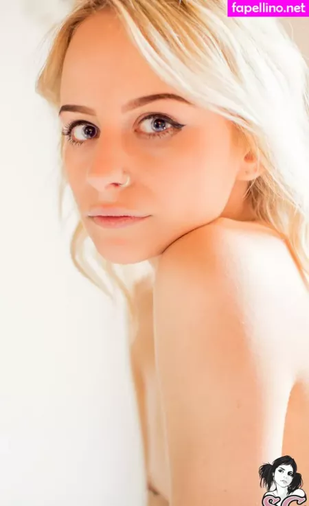 Fayewhyte OnlyFans Thumbnail #O2B8807yVS