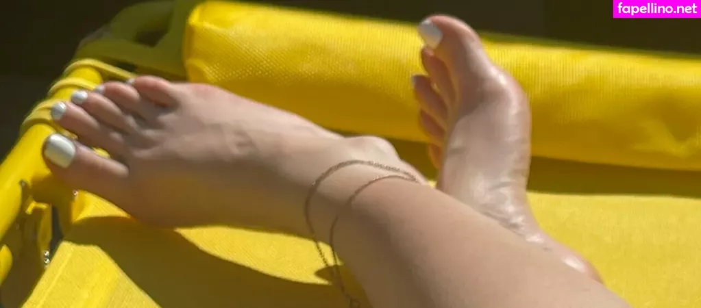 Feet Feminine OnlyFans Thumbnail #Hdmrr2J0BA