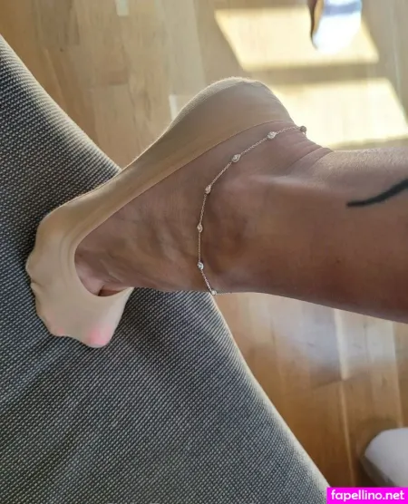 Feetandpeach85 OnlyFans Thumbnail #RKKaQ6L3l4